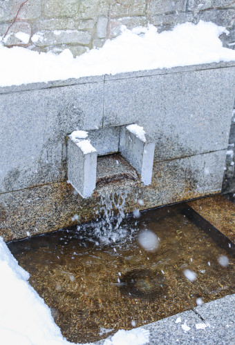 黒石こみせ通り名水02